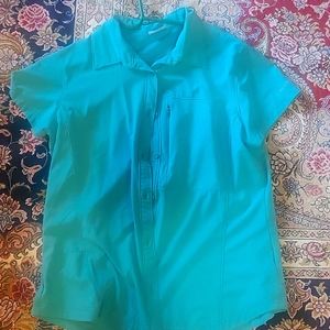 Columbia Teal colored short sleeve shirt, large